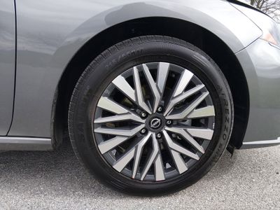 2024 Nissan Altima — photo 10 view