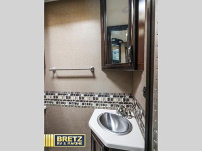 2016 Thor Motor Coach Four Winds Super C — photo 18 view