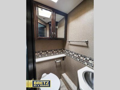 2016 Thor Motor Coach Four Winds Super C — photo 19 view