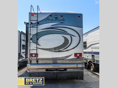 2016 Thor Motor Coach Four Winds Super C — detail view