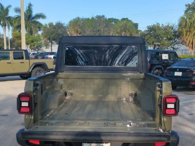 2026 Jeep Gladiator — photo 13 view