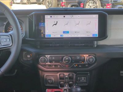 2026 Jeep Gladiator — photo 18 view