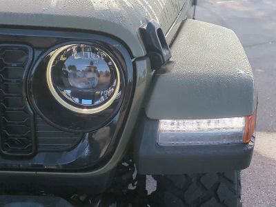 2026 Jeep Gladiator — photo 10 view