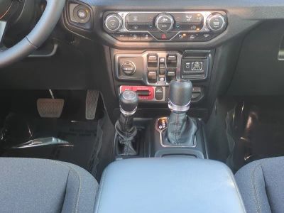 2026 Jeep Gladiator — photo 19 view