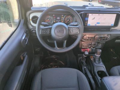 2026 Jeep Gladiator — photo 16 view