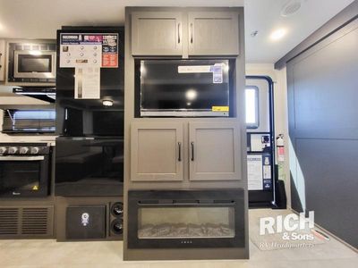 2025 Forest River Rockwood Ultra Lite - Photo 12
