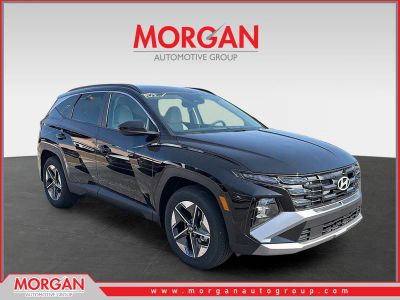 2026 Hyundai TUCSON SEL in Phantom Black — front three-quarter view