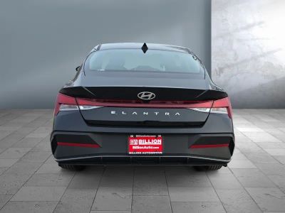2026 Hyundai Elantra - Photo 5