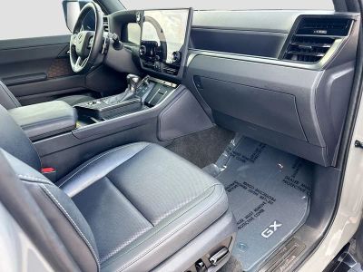 2024 Lexus GX — photo 14 view