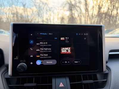 2023 Toyota RAV4 XLE - Photo 13
