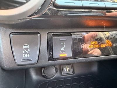 2023 Toyota RAV4 XLE - Photo 17