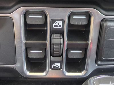 2025 Jeep Wrangler — photo 24 view