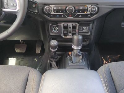 2025 Jeep Wrangler — photo 19 view