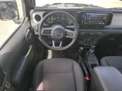 2025 Jeep Wrangler — photo 16 view