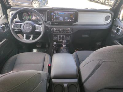 2025 Jeep Wrangler — photo 15 view