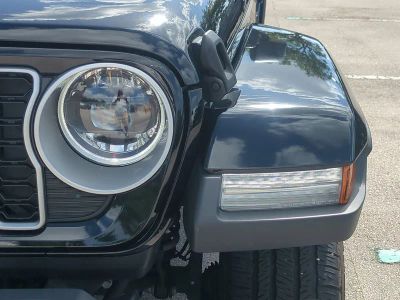 2025 Jeep Wrangler — photo 10 view