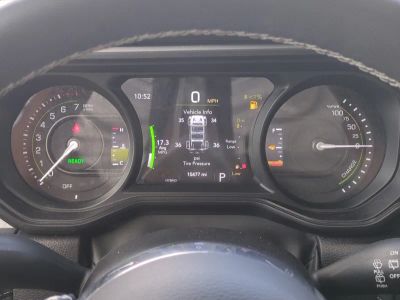 2025 Jeep Wrangler — photo 27 view