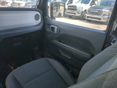 2025 Jeep Wrangler — photo 17 view