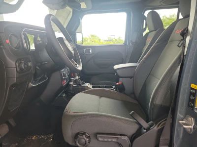 2026 Jeep Wrangler — photo 17 view