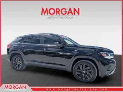 2021 Volkswagen Atlas Cross Sport 2.0T SE w/Technology in Deep Black Pearl — front three-quarter view