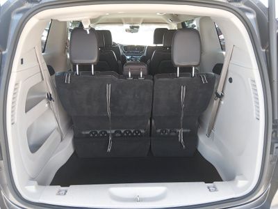 2023 Chrysler Pacifica — photo 11 view