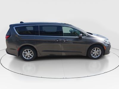 2023 Chrysler Pacifica — photo 8 view