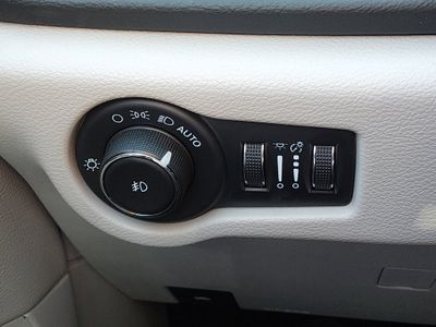 2023 Chrysler Pacifica — photo 13 view