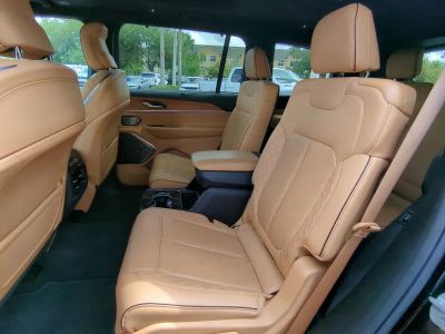 2023 Jeep Grand Cherokee L — photo 17 view