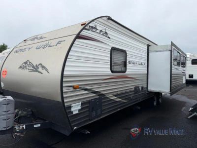 2015 Forest River RV Cherokee Grey Wolf — interior view