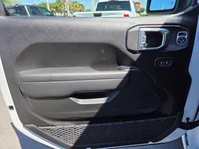 2026 Jeep Wrangler — photo 15 view
