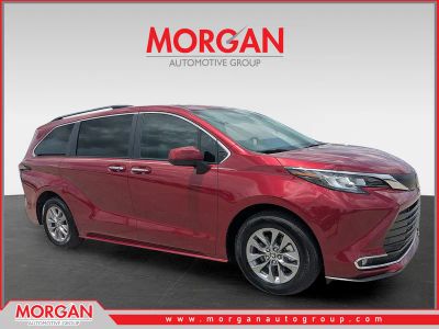 2022 Toyota Sienna XLE in Ruby Flare Pearl — front three-quarter view