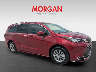 2022 Toyota Sienna — side profile view