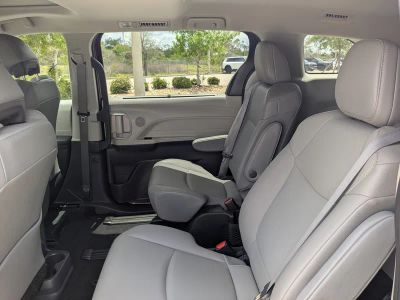 2022 Toyota Sienna — photo 17 view