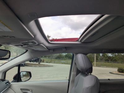 2022 Toyota Sienna — photo 26 view