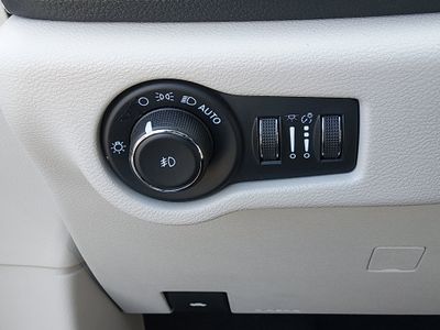2023 Chrysler Pacifica — photo 13 view
