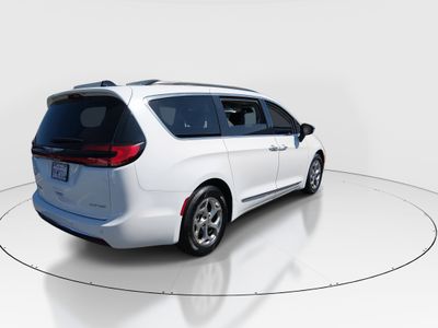 2023 Chrysler Pacifica — photo 7 view