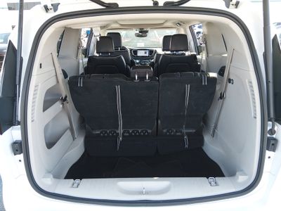 2023 Chrysler Pacifica — photo 11 view