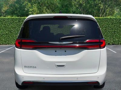 2024 Chrysler Pacifica — detail view