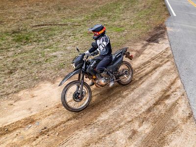 2025 Honda XR150L - Photo 27