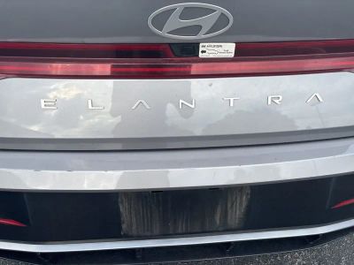 2025 Hyundai Elantra - Photo 5