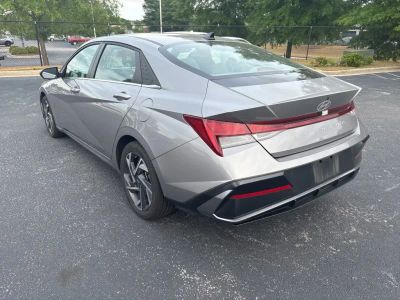 2025 Hyundai Elantra - Photo 6