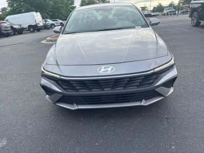 2025 Hyundai Elantra - Photo 9