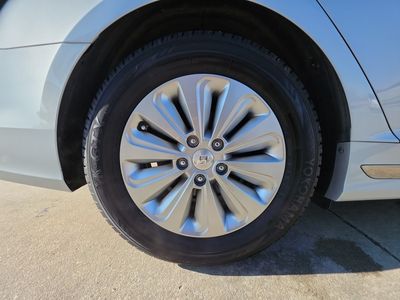 2017 Hyundai Sonata Hybrid - Photo 16