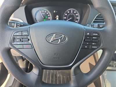 2017 Hyundai Sonata Hybrid - Photo 19