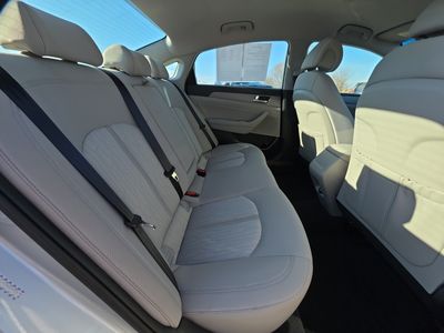 2017 Hyundai Sonata Hybrid - Photo 14