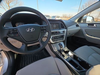 2017 Hyundai Sonata Hybrid - Photo 12