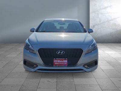 2017 Hyundai Sonata Hybrid - Photo 2