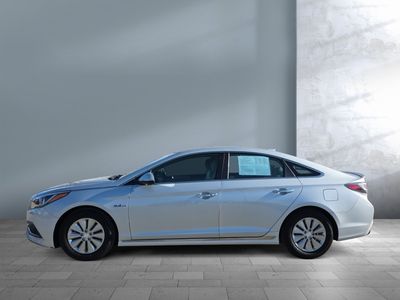 2017 Hyundai Sonata Hybrid - Photo 3
