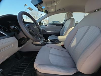 2017 Hyundai Sonata Hybrid - Photo 9
