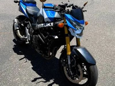 2015 Suzuki GSX-S750Z — front three-quarter view